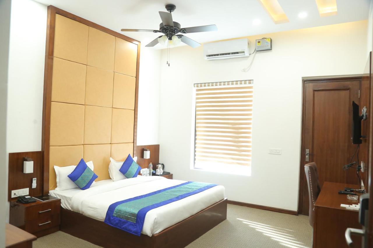 Inter Urban Hotel Rohtak Exterior photo